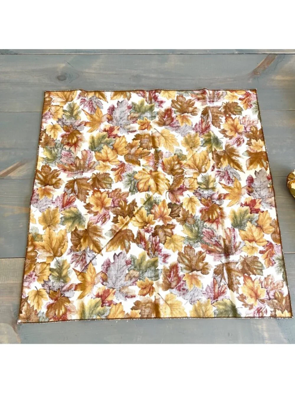 Vintage 80s Autumn Fall Leaves Cloth Napkins with Clear Acrylic Napkin Rings Set